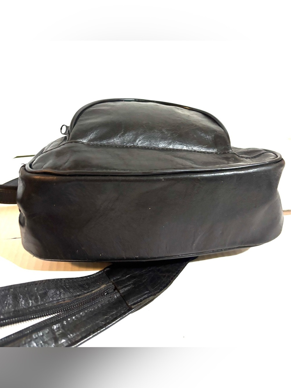 Vintage Black Leather backpack Bag - Picture 3 of 7
